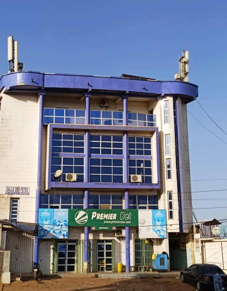Appart Meuble Le Dakota Yaoundé Exteriör bild