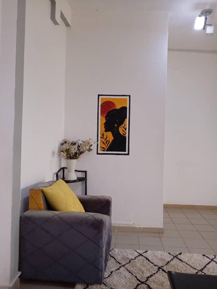 Appart Meuble Le Dakota Yaoundé Exteriör bild